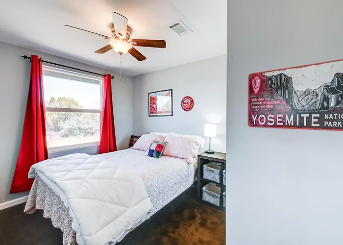 Vacation W/ Private Yard & Fire Pit Holiday home *