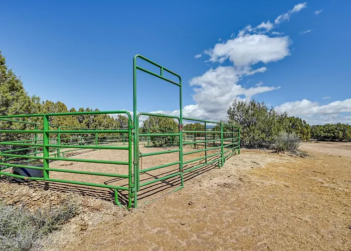 Vacation W/ Private Yard & Fire Pit Holiday home Kingman