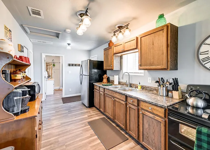 Holiday home Vacation W/ Private Yard & Fire Pit Kingman