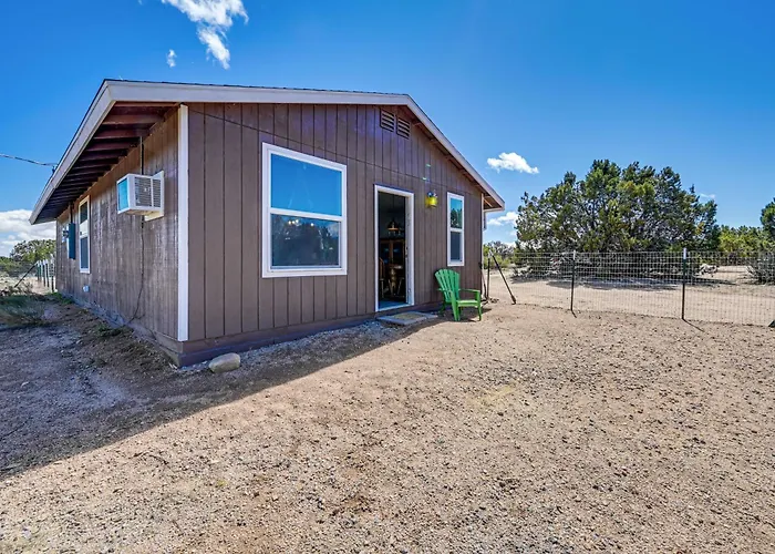 Vacation W/ Private Yard & Fire Pit