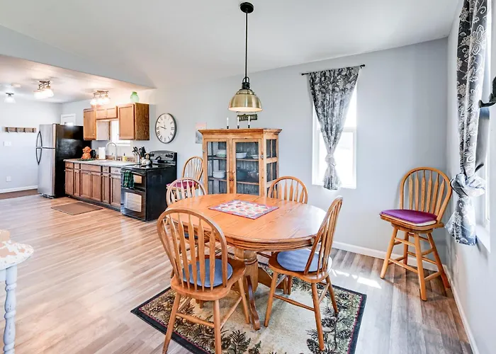 Vacation W/ Private Yard & Fire Pit * Kingman