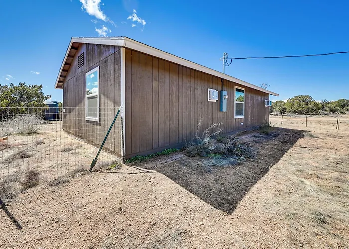 Holiday home Vacation W/ Private Yard & Fire Pit *