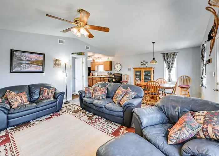 Holiday home Vacation W/ Private Yard & Fire Pit Kingman